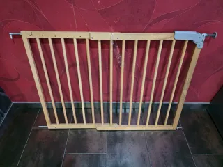 Valla de madera para bebés