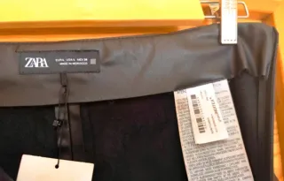 Pantalón corto polipiel negro Zara Talla L