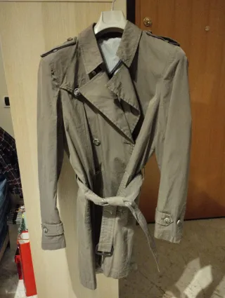 Trench uomo firmato Daniele Alessandrini.