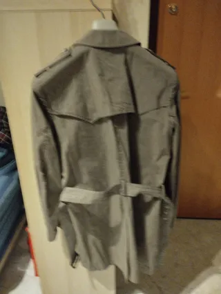 Trench uomo firmato Daniele Alessandrini.