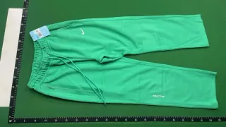 Conjunto Nike Chándal Negro y Dorado