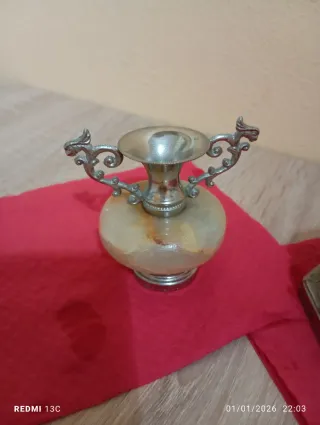 Vasetto in onice e statuetta Colosseo