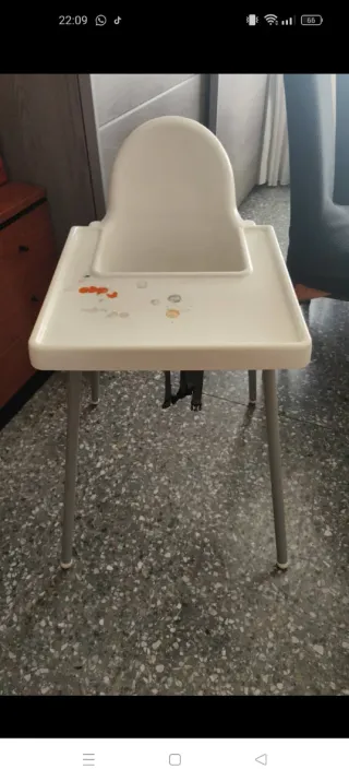 Trona de bebé blanca