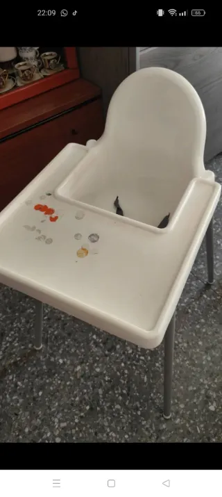 Trona de bebé blanca