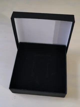 Cajita negra y blanca