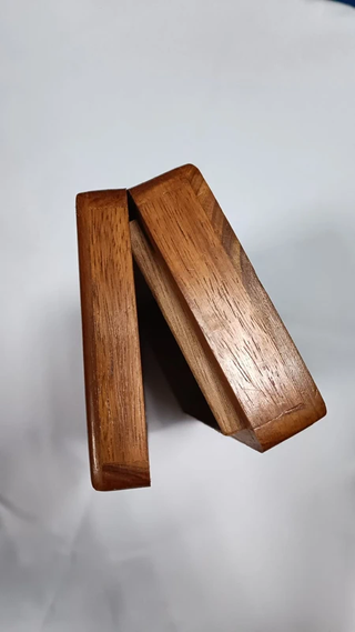 Cajita Antigua de madera decorada 20.5 x 11 x 5 cm