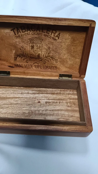 Cajita Antigua de madera decorada 20.5 x 11 x 5 cm