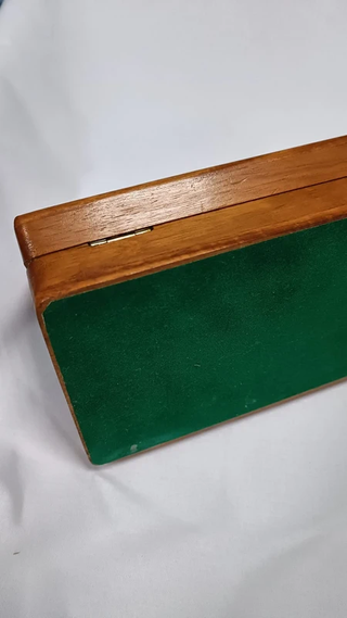 Cajita Antigua de madera decorada 20.5 x 11 x 5 cm