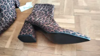 Botas de tacón Stradivarius estampado leopardo