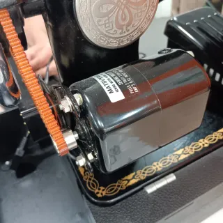Máquina de Coser Singer Vintage con Motor