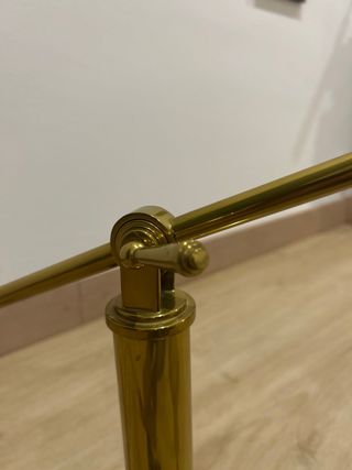 Lámpara de escritorio dorada metal