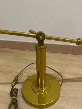 Lámpara de escritorio dorada metal