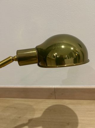 Lámpara de escritorio dorada metal