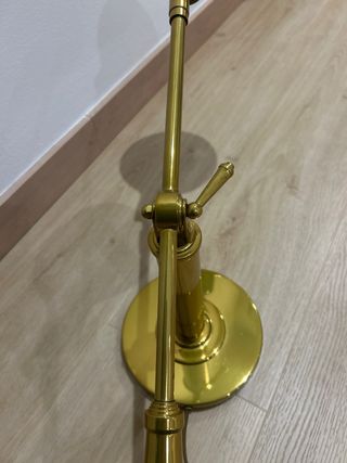 Lámpara de escritorio dorada metal