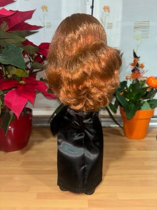 Muñeca Nancy vestida de Gilda con traje artesanal