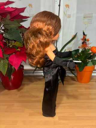 Muñeca Nancy vestida de Gilda con traje artesanal