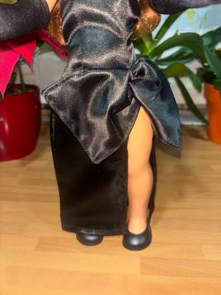 Muñeca Nancy vestida de Gilda con traje artesanal