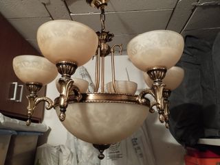 Lámpara de bronce 6 brazos con tulipas y central.