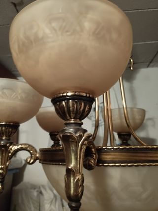 Lámpara de bronce 6 brazos con tulipas y central.