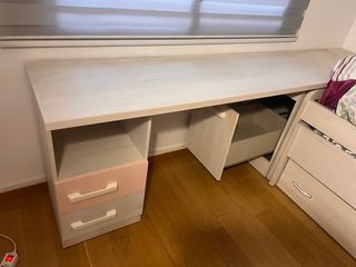 Escritorio madera prácticamente nuevo