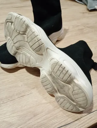 Botín elástico negro y blanco