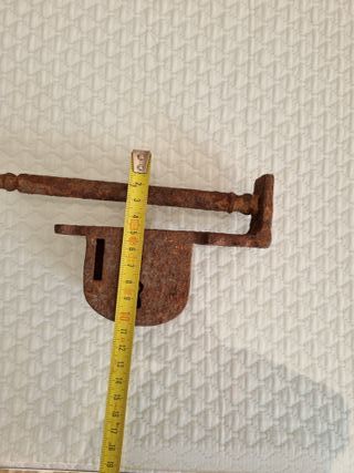 Candado antiguo de hierro