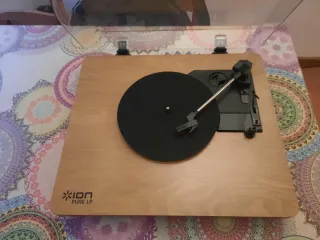 Tocadiscos ION Pure LP.