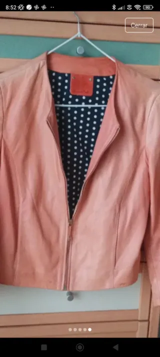 Cazadora de piel naranja pastel