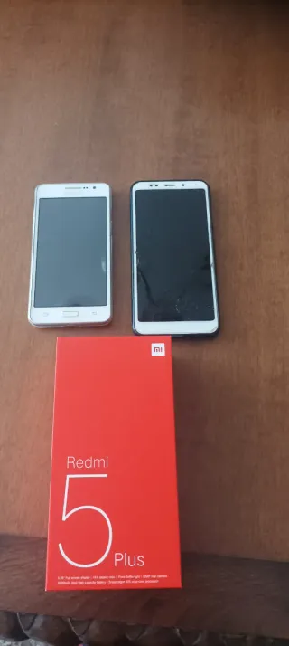 Lote 2 Móviles Xiaomi Blanco y Negro con cable