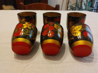 Set bicchieri e ciotola in legno dell'est Europa