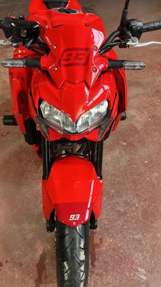 Kawasaki Z900 A2,Marc marquez,cascos no incluidos