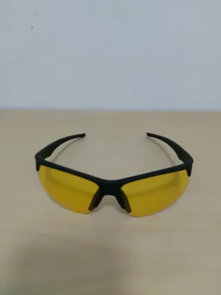 Occhiali sportivi gialli