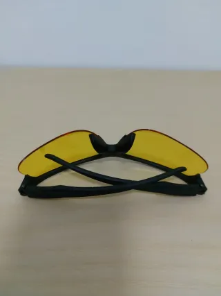 Occhiali sportivi gialli