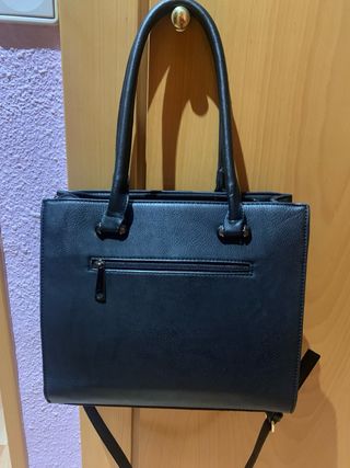 Bolso negro de terciopelo acolchado