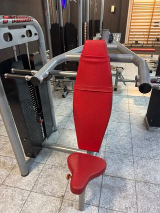 Máquina de gimnasio para hombros