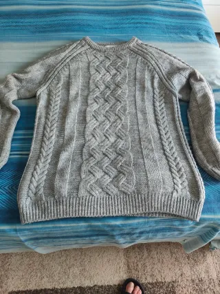 Maglione grigio con trecce