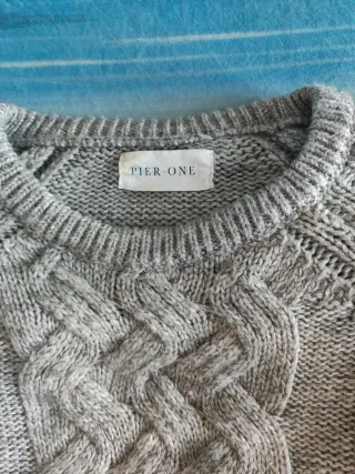 Maglione grigio con trecce