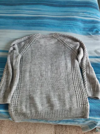Maglione grigio con trecce