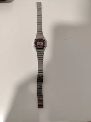 Reloj Casio Plata y Rojo