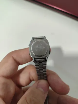 Reloj Casio Plata y Rojo