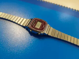 Reloj Casio Plata y Rojo