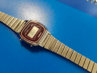 Reloj Casio Plata y Rojo