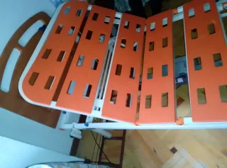 Cama articulada madera y naranja con mando