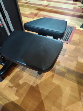 Máquina femoral tumbado