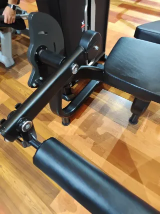 Máquina femoral tumbado