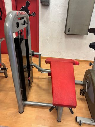 Máquina de gimnasio femoral tumbado