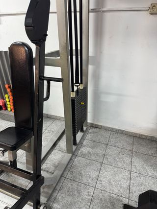 Máquina pectoral sentado gimnasio