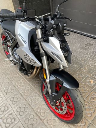 Suzuki GSX-8S Plata