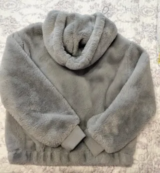 Cazadora Bershka gris talla M.muy poco uso