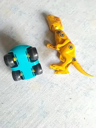 Pack 2 Juguetes Dinosaurio y Coche